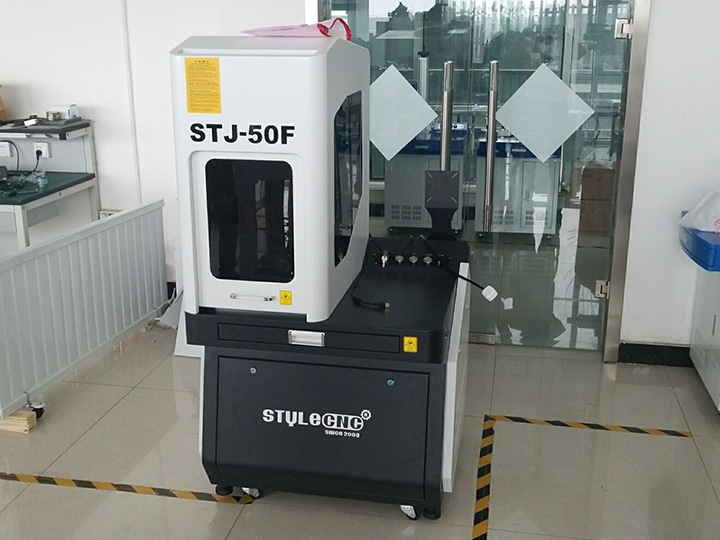 業(yè)余愛好適用于小型企業(yè)、家庭商店的光纖激光雕刻機(jī) 業(yè)余愛好適用于小型企業(yè)、家庭商店的光纖激光雕刻機(jī)
