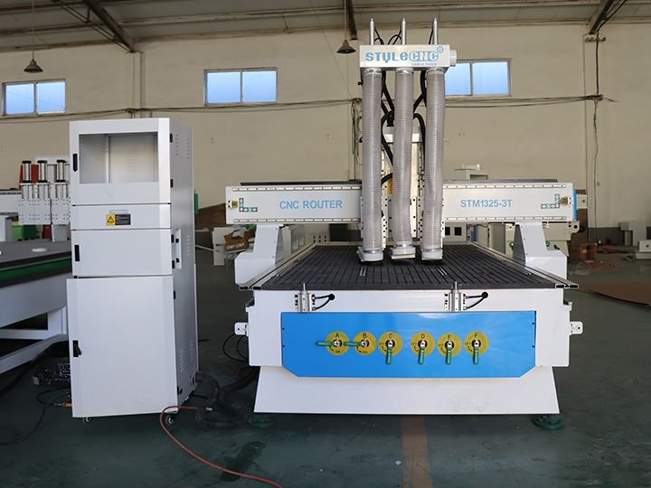 出售三軸數控木材銑削和切割機