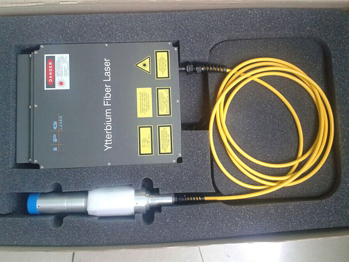 3D 出售帶旋轉(zhuǎn)附件的光纖激光雕刻機