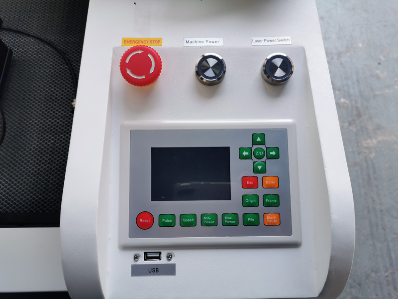 2025熱銷品 CO2 帶旋轉附件的激光雕刻機