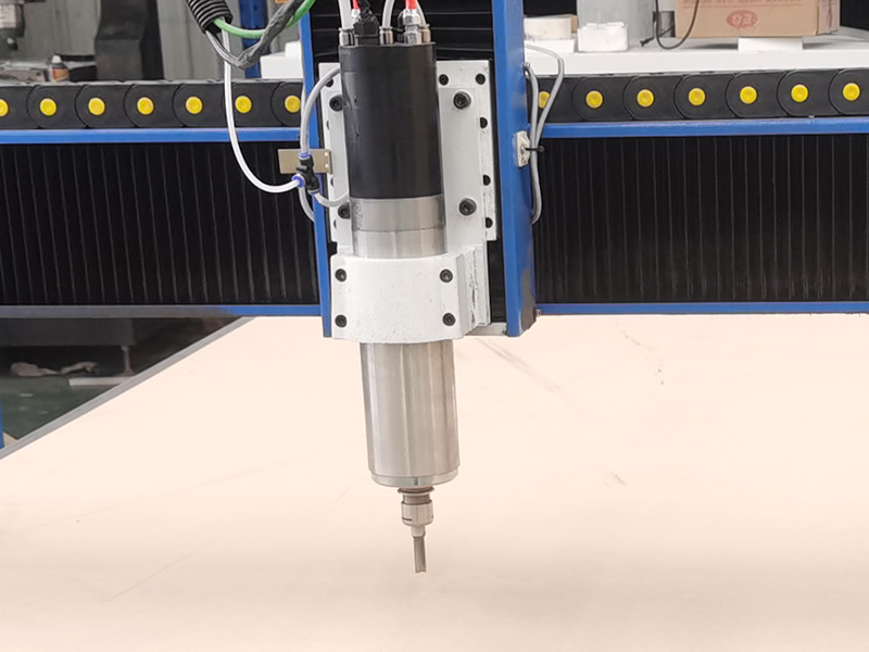 2.2KW 水冷主軸 4x4 帶換刀器的數控雕刻機工作臺套件 2.2KW 水冷主軸 4x4 帶換刀器的數控雕刻機工作臺套件
