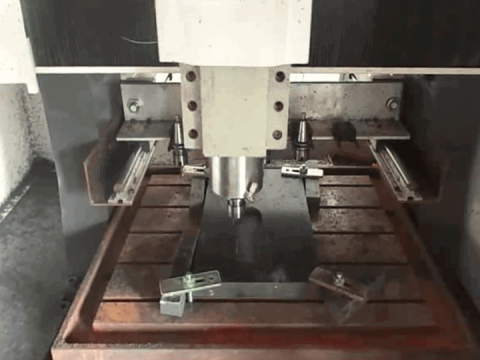 帶自動換刀裝置的自動換刀CNC 鞋模制造機 帶自動換刀裝置的自動換刀CNC 鞋模制造機