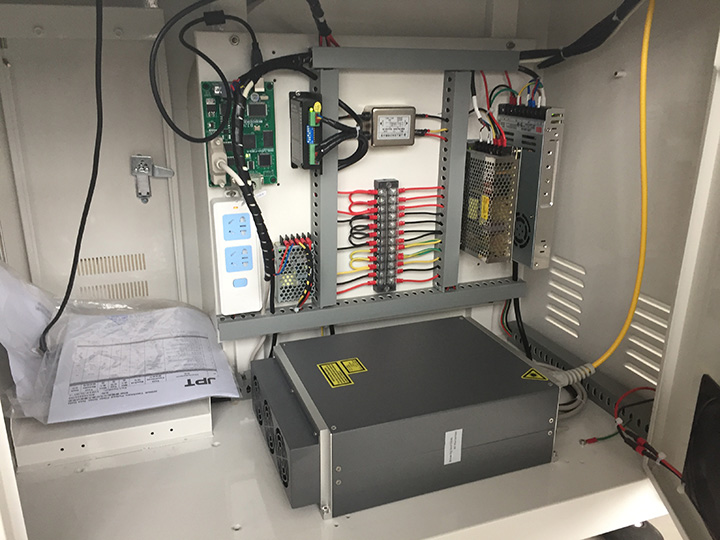 特價出售用于杯子和玻璃杯的旋轉光纖激光雕刻機