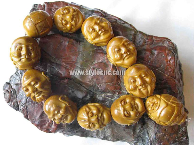 使用數控雕刻機進行橄欖核雕刻