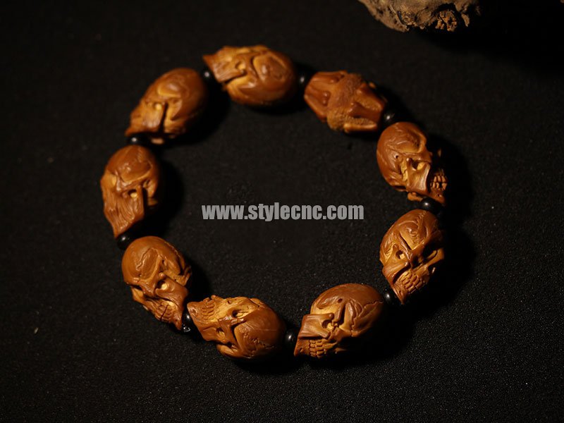 使用數控雕刻機在劣質橄欖核上雕刻