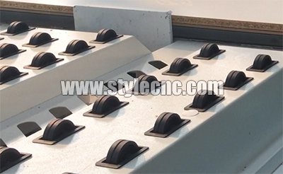 定制家具數(shù)控雕刻機自動上料輔助裝置