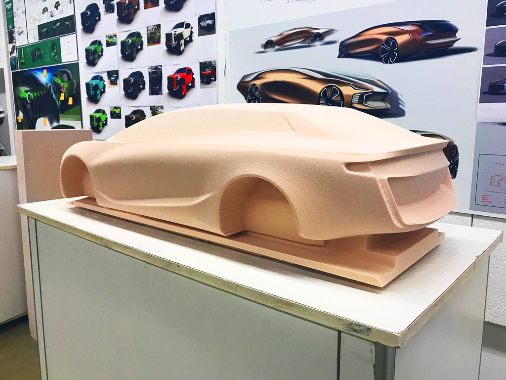 用于車身框架制造項目的五軸數控雕刻機機