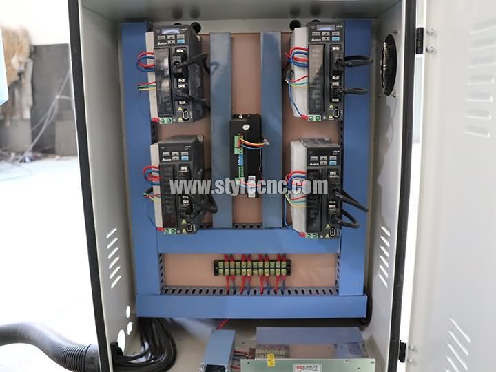 四軸數控雕刻機的 Delta 伺服電機