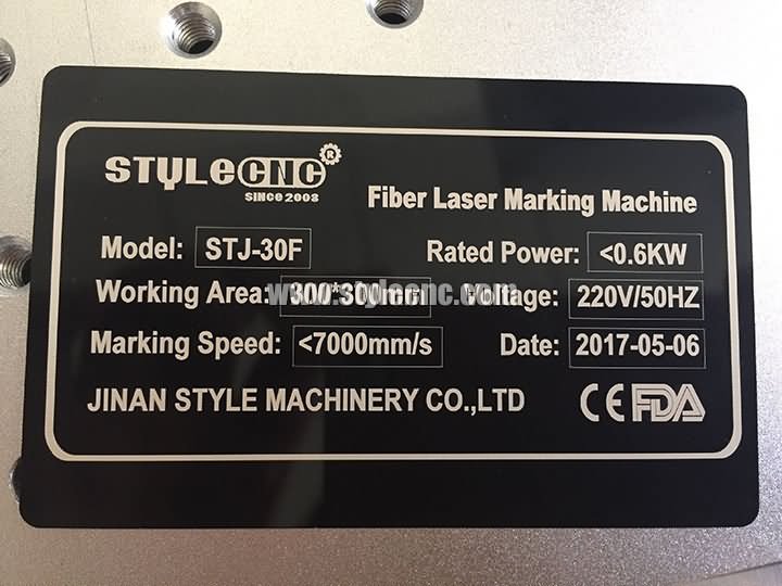 用于定制標牌項目的光纖激光雕刻機