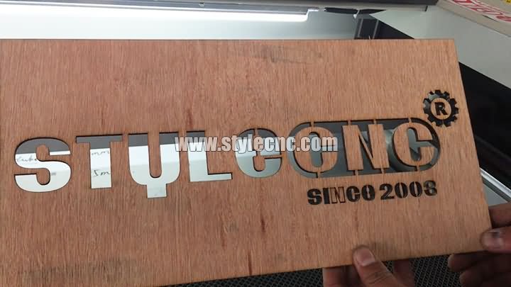 木質標牌項目切割 CO2 激光切割機