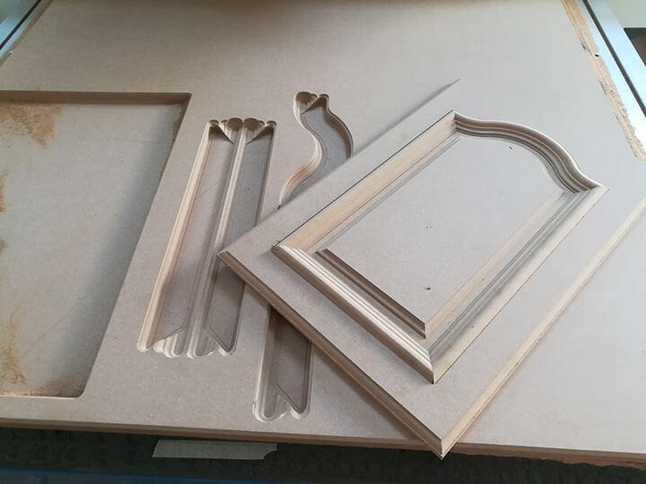 用于實木門制造的數控雕刻機 用于實木門制造的數控雕刻機