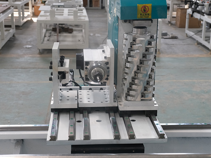 帶自動送料器的多功能數控木工車床