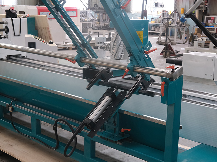 帶自動送料器的多功能數控木工車床