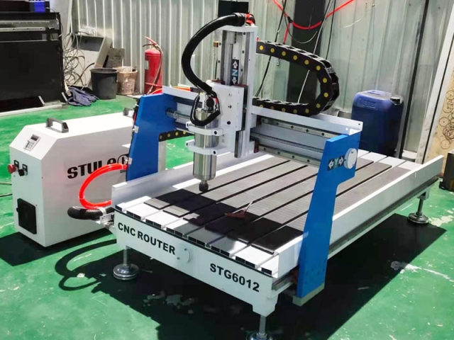 2x4 挪威標(biāo)牌制作用臺(tái)式數(shù)控雕刻機(jī)工作臺(tái) 2x4 挪威標(biāo)牌制作用臺(tái)式數(shù)控雕刻機(jī)工作臺(tái)