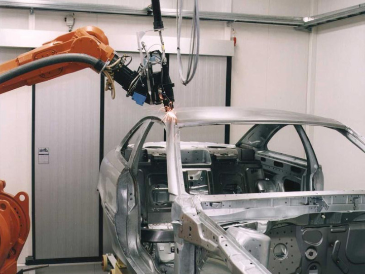 3D 用于車身焊接??的工業光纖激光焊接機器人 3D 用于車身焊接??的工業光纖激光焊接機器人