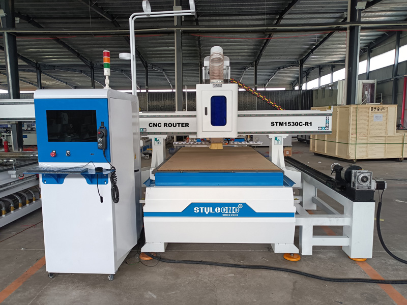 專業線性自動換刀四軸 5' x 10' 數控木工機械 - STM1530CR1 專業線性自動換刀四軸 5' x 10' 數控木工機械 - STM1530CR1